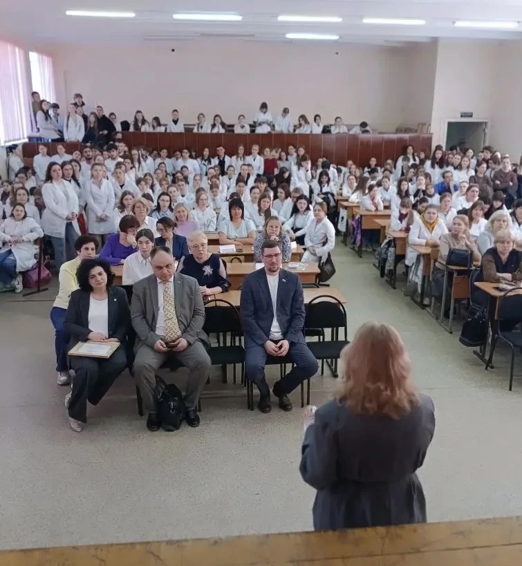 Ульяновских студентов медицинского колледжа пригласили на работу в Областной клинический центр специализированных видов медицинской помощи